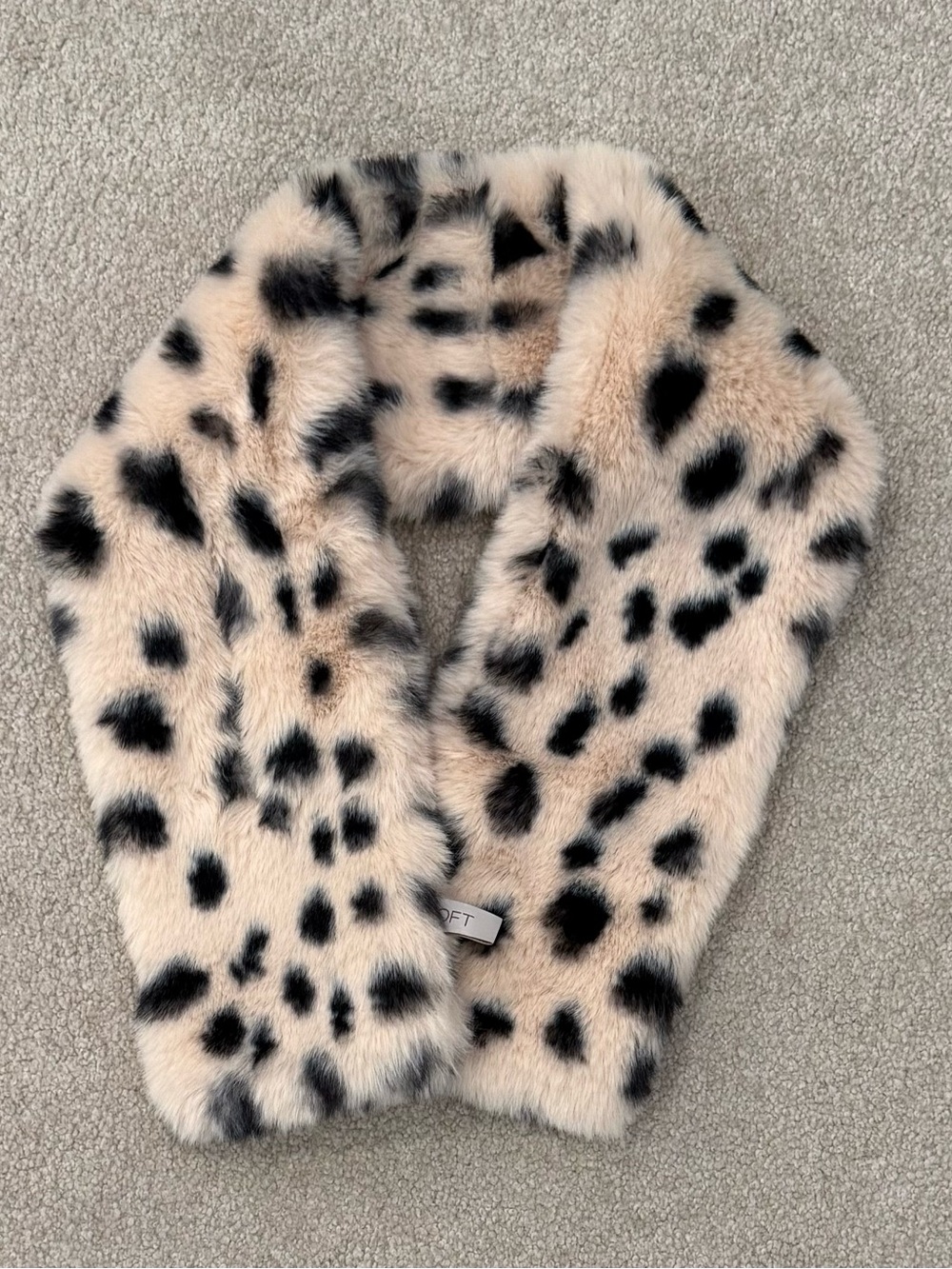 Women’s Faux Fur Leopard Scarf - Beige & Black